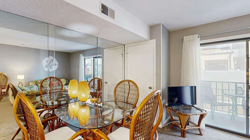 Coastal Condo, Large Balcony, Ocean Views & Pool