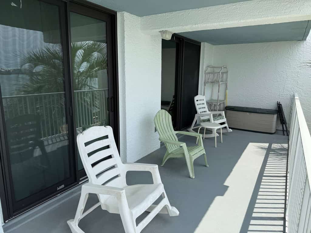  Compass Point #103