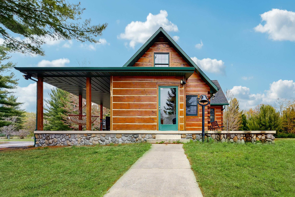 Michigan Up North Adventures, All-Season Retreat