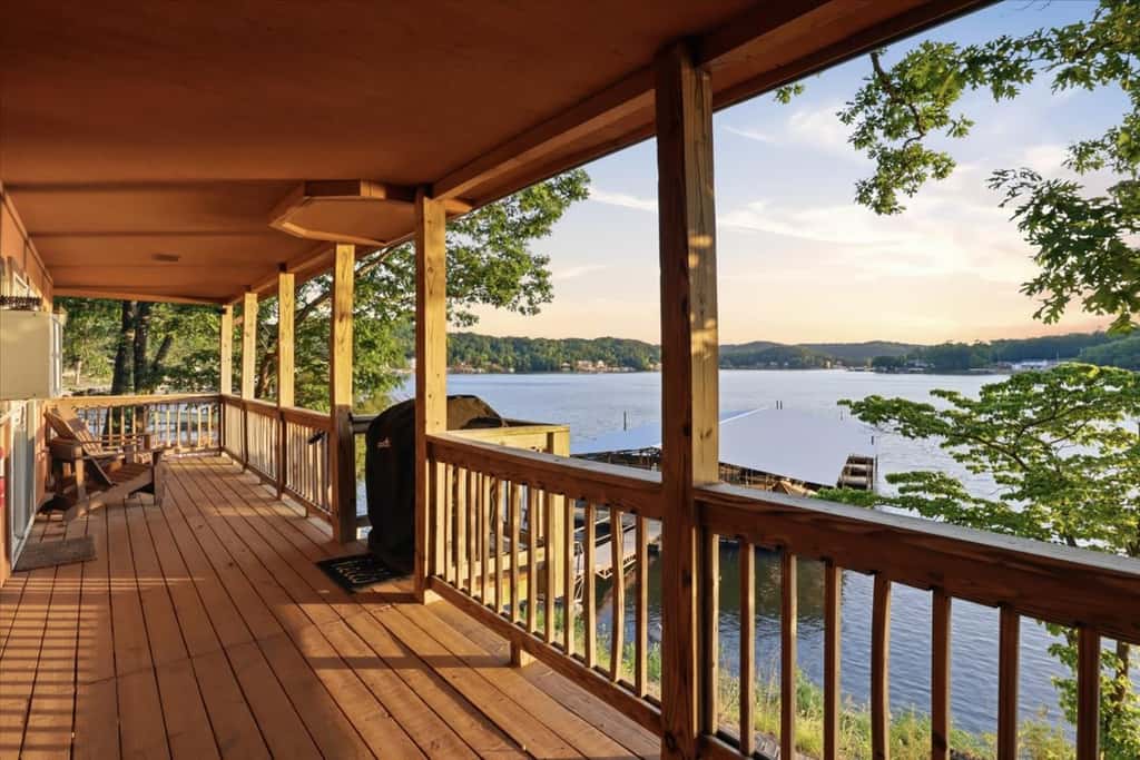 Charming 3BR Cabin - LAKE VIEW - Camdenton
