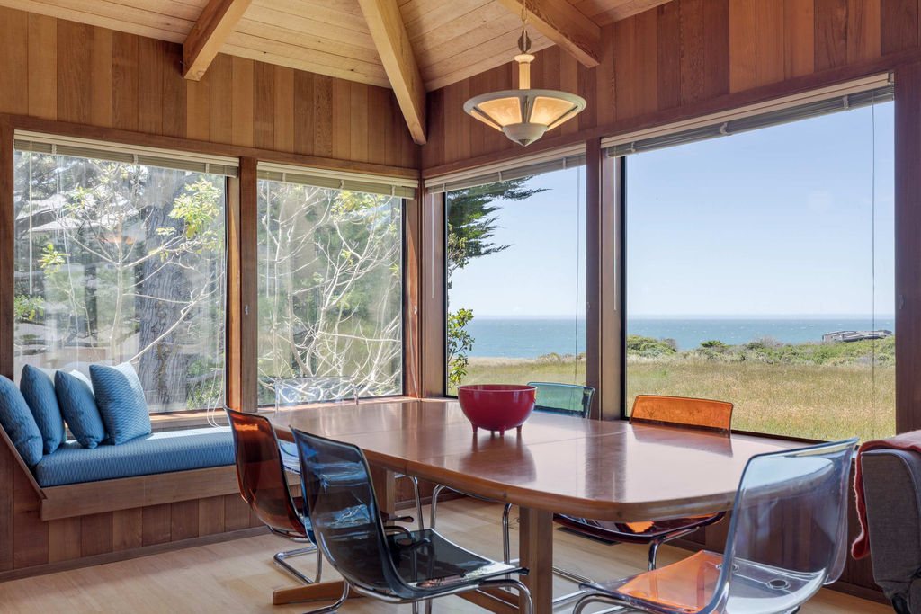 Sunhoma - Bluff-top coastal home with hot tub, ocean views, telescope