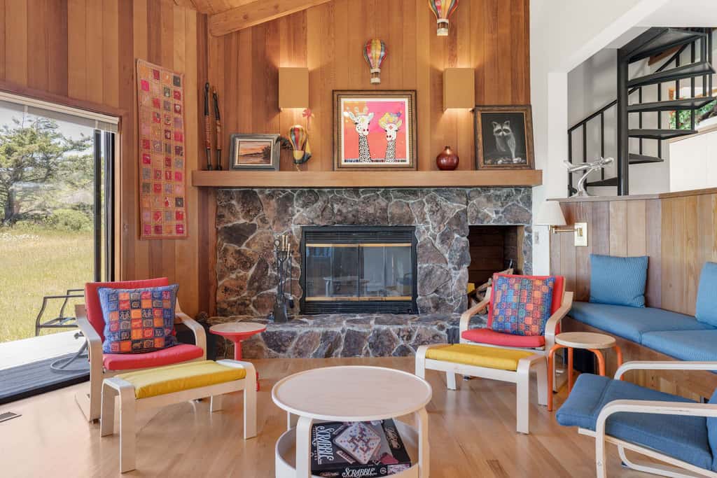 Sunhoma - Bluff-top coastal home with hot tub, ocean views, telescope