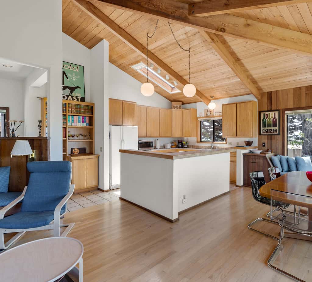 Sunhoma - Bluff-top coastal home with hot tub, ocean views, telescope