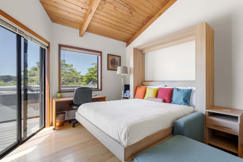 Sunhoma - Bluff-top coastal home with hot tub, ocean views, telescope