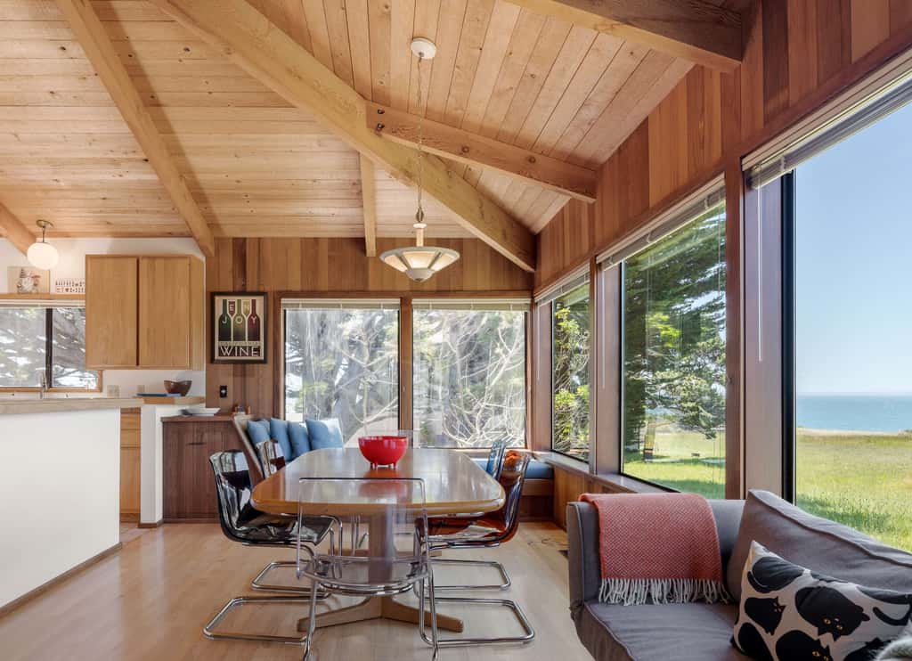 Sunhoma - Bluff-top coastal home with hot tub, ocean views, telescope