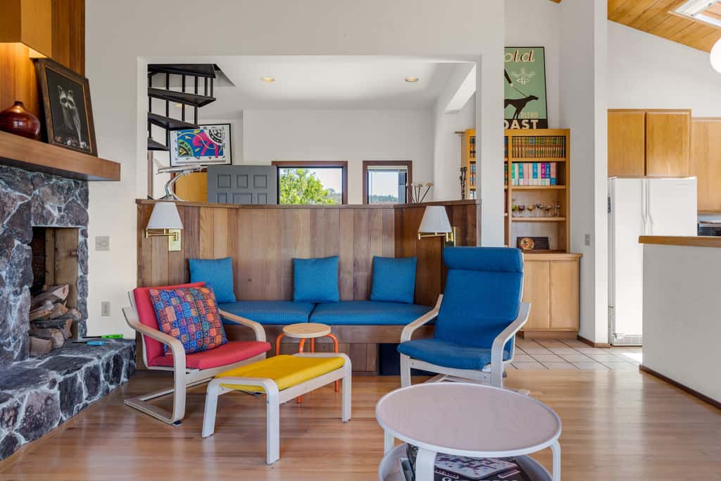 Sunhoma - Bluff-top coastal home with hot tub, ocean views, telescope