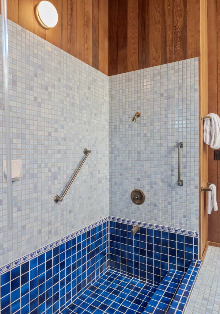 Sunhoma - Bluff-top coastal home with hot tub, ocean views, telescope