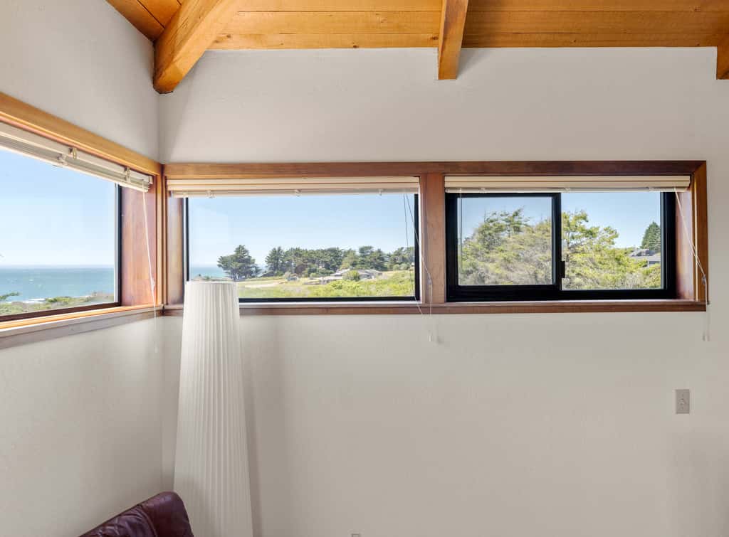 Sunhoma - Bluff-top coastal home with hot tub, ocean views, telescope