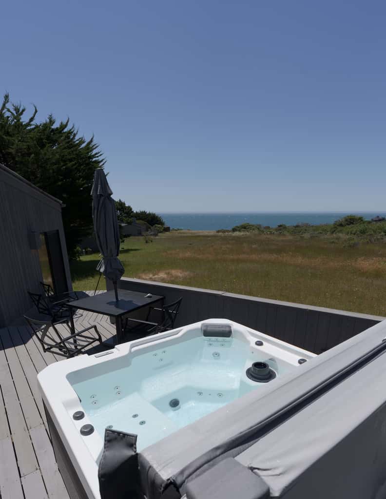 Sunhoma - Bluff-top coastal home with hot tub, ocean views, telescope