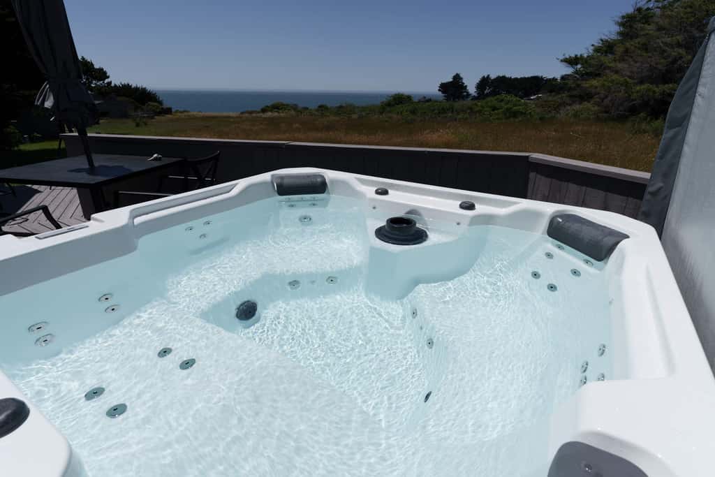 Sunhoma - Bluff-top coastal home with hot tub, ocean views, telescope