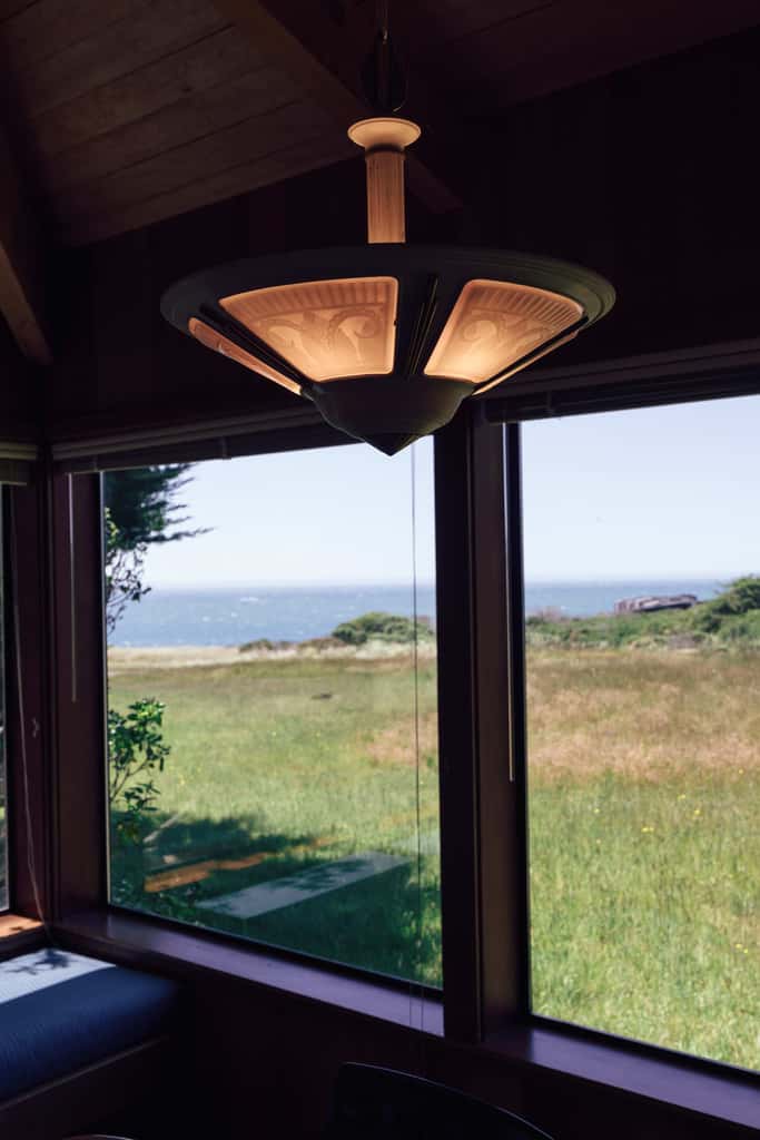 Sunhoma - Bluff-top coastal home with hot tub, ocean views, telescope