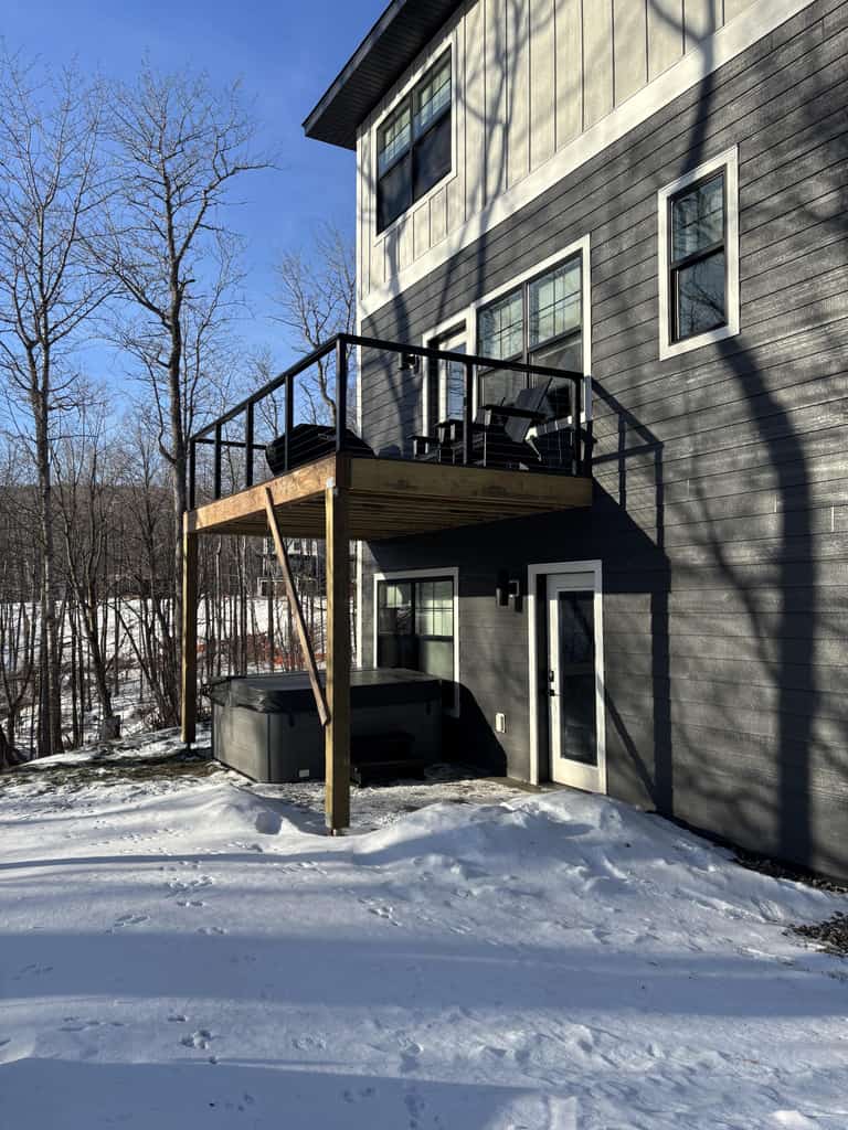 RiverWest White Pine- Hot Tub - Sauna- Dog Friendly