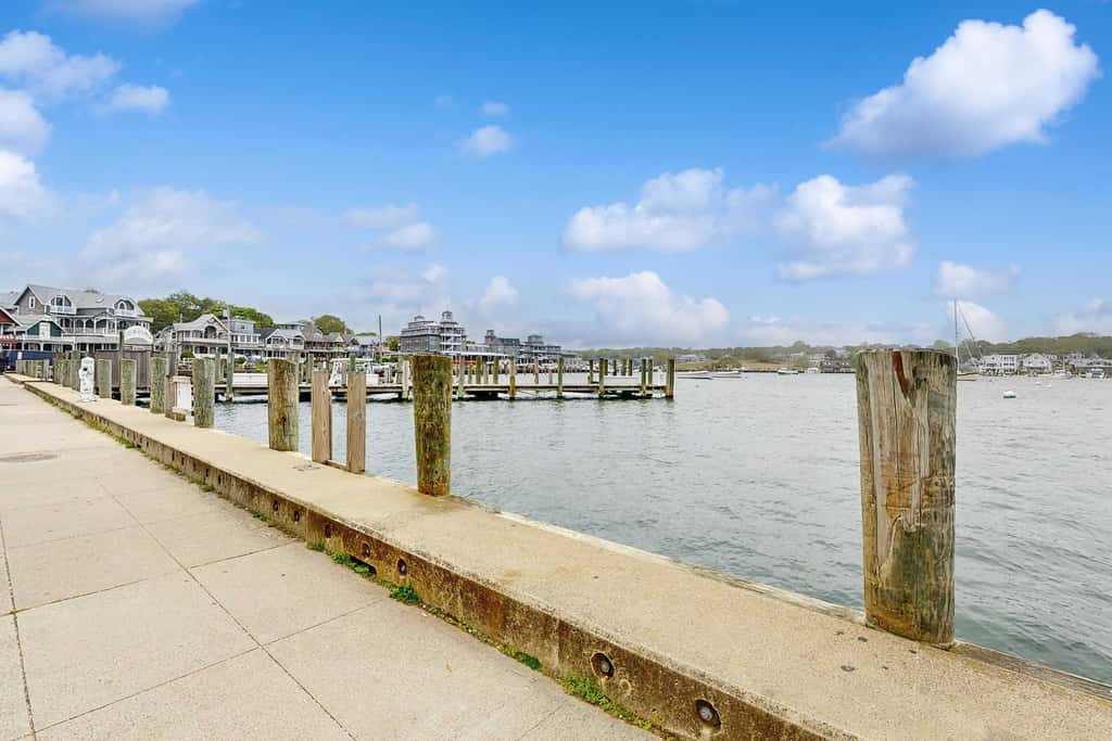 Cozy Downtown Studio - Walk to Ferry & Town
