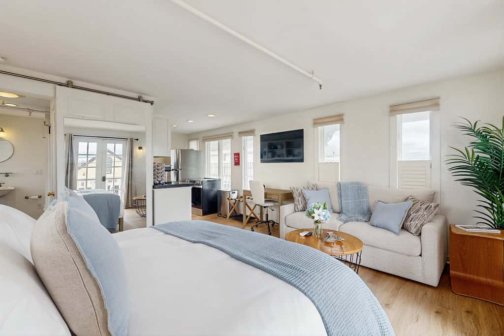 Cozy Downtown Studio - Walk to Ferry & Town