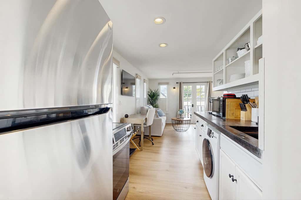 Cozy Downtown Studio - Walk to Ferry & Town