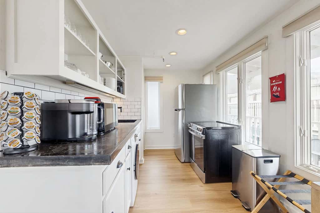 Cozy Downtown Studio - Walk to Ferry & Town