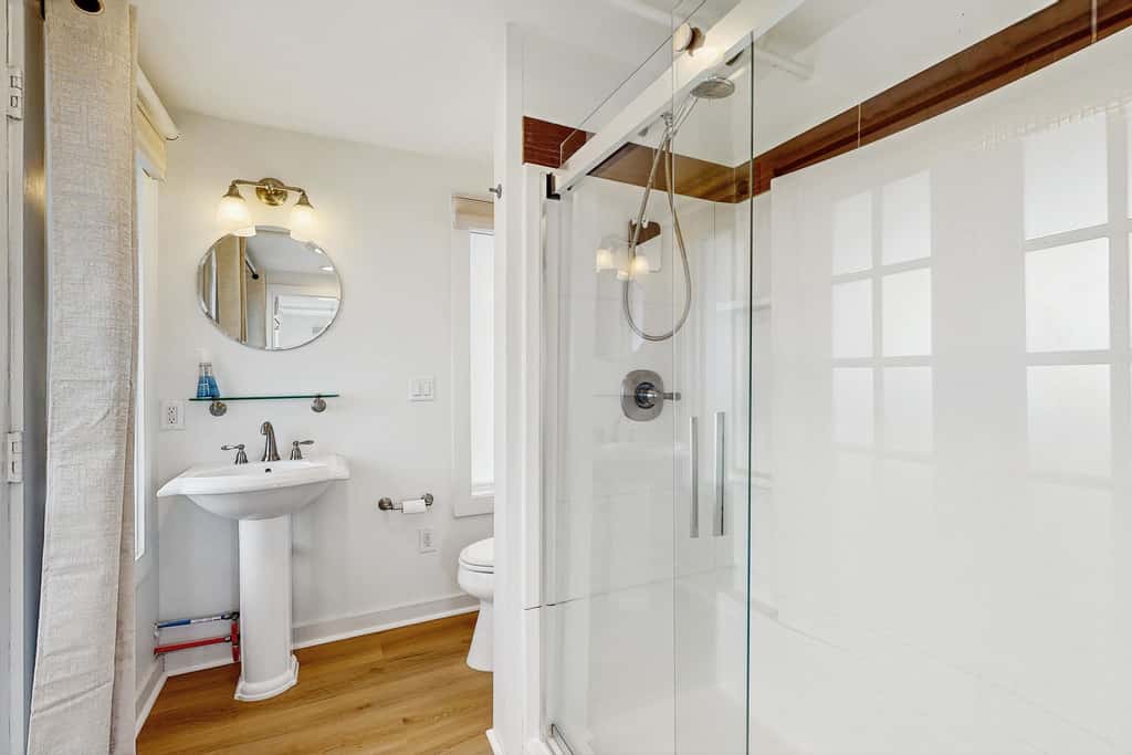 Cozy Downtown Studio - Walk to Ferry & Town