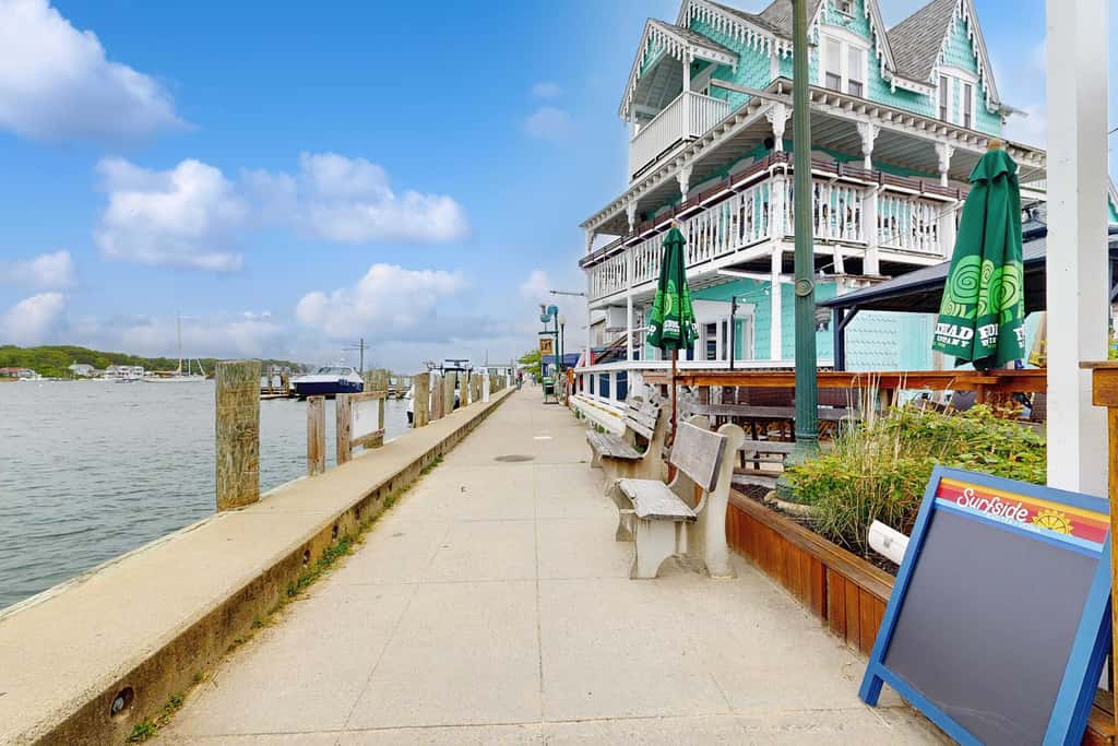 Cozy Downtown Studio - Walk to Ferry & Town