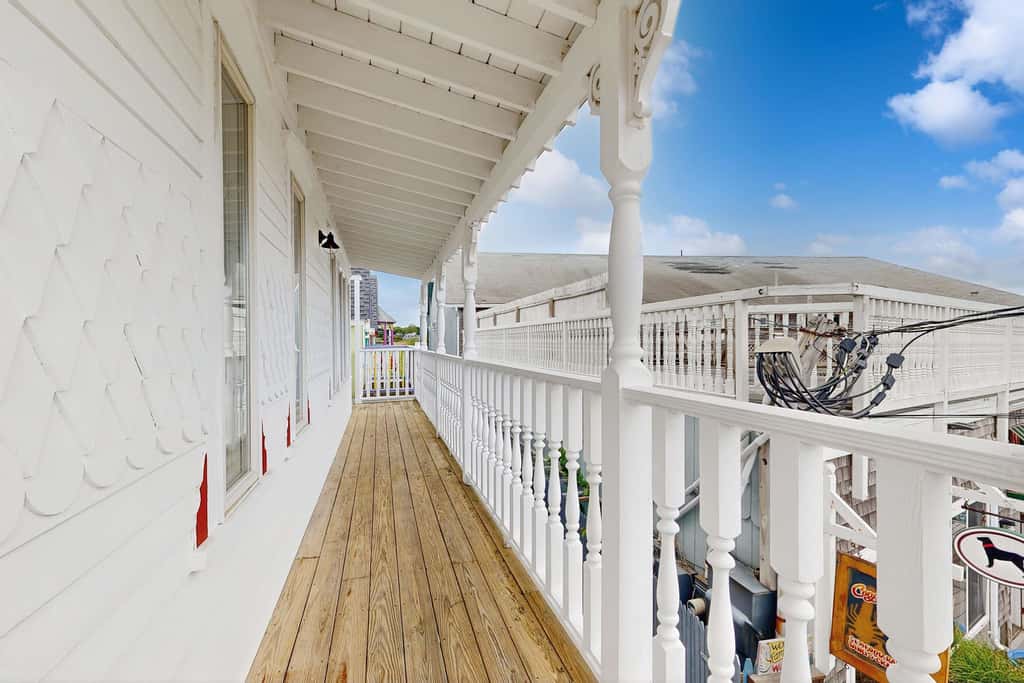 Cozy Downtown Studio - Walk to Ferry & Town