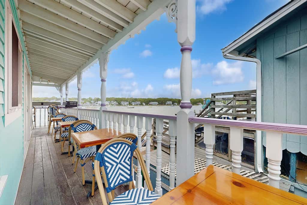 Cozy Downtown Studio - Walk to Ferry & Town