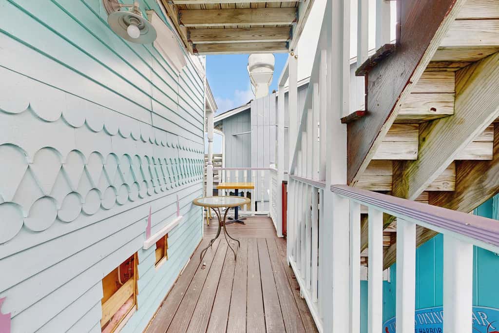Cozy Downtown Studio - Walk to Ferry & Town