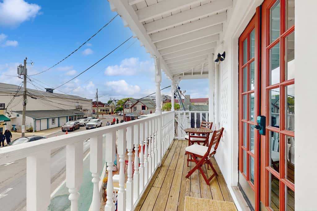 Cozy Downtown Studio - Walk to Ferry & Town