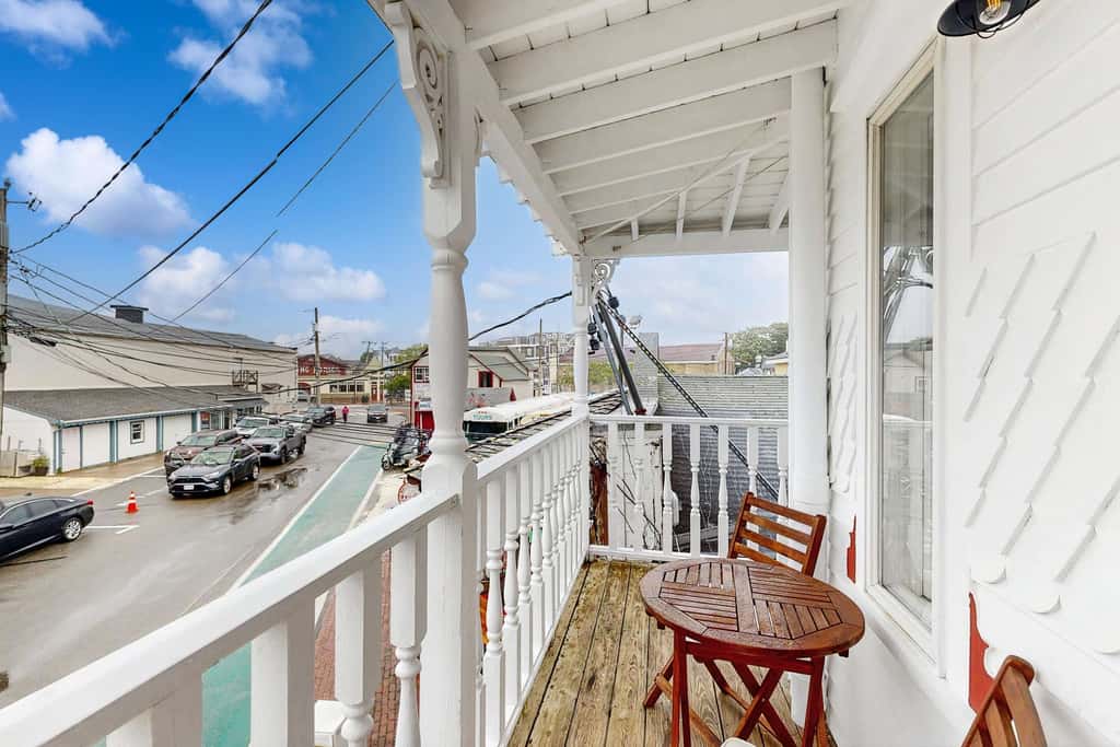Cozy Downtown Studio - Walk to Ferry & Town