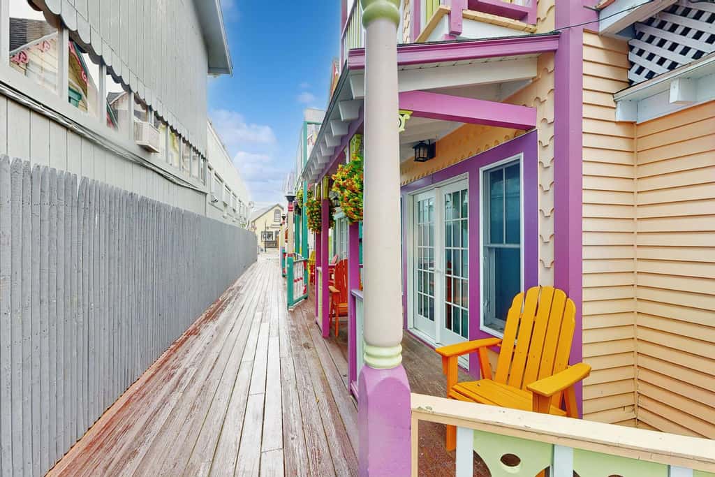 Cozy Downtown Studio - Walk to Ferry & Town