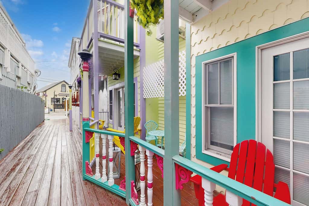 Cozy Downtown Studio - Walk to Ferry & Town