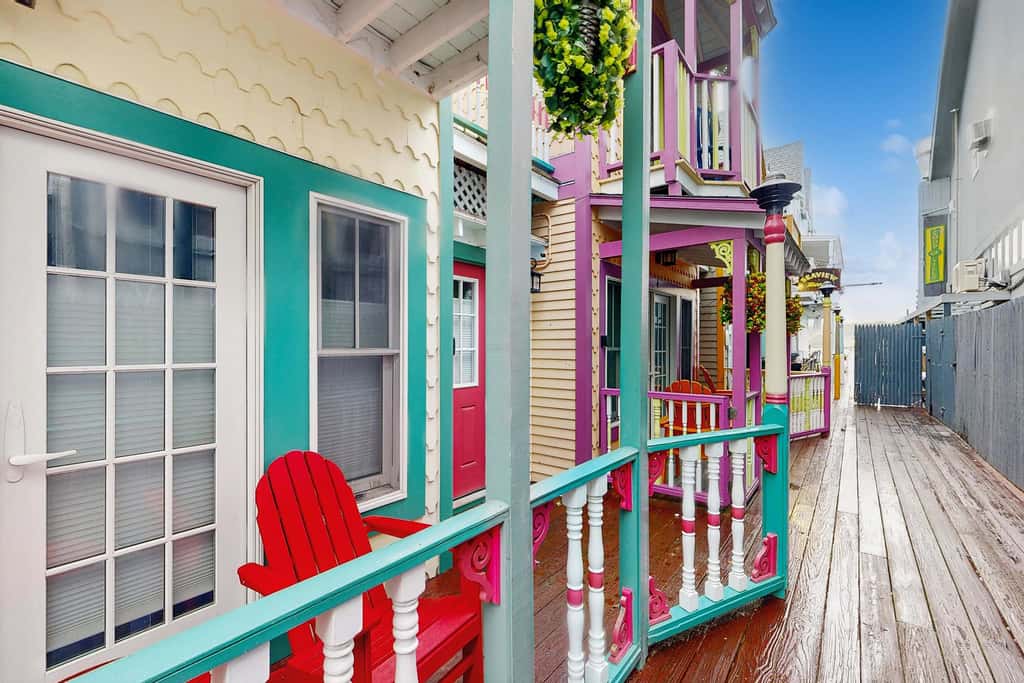 Cozy Downtown Studio - Walk to Ferry & Town