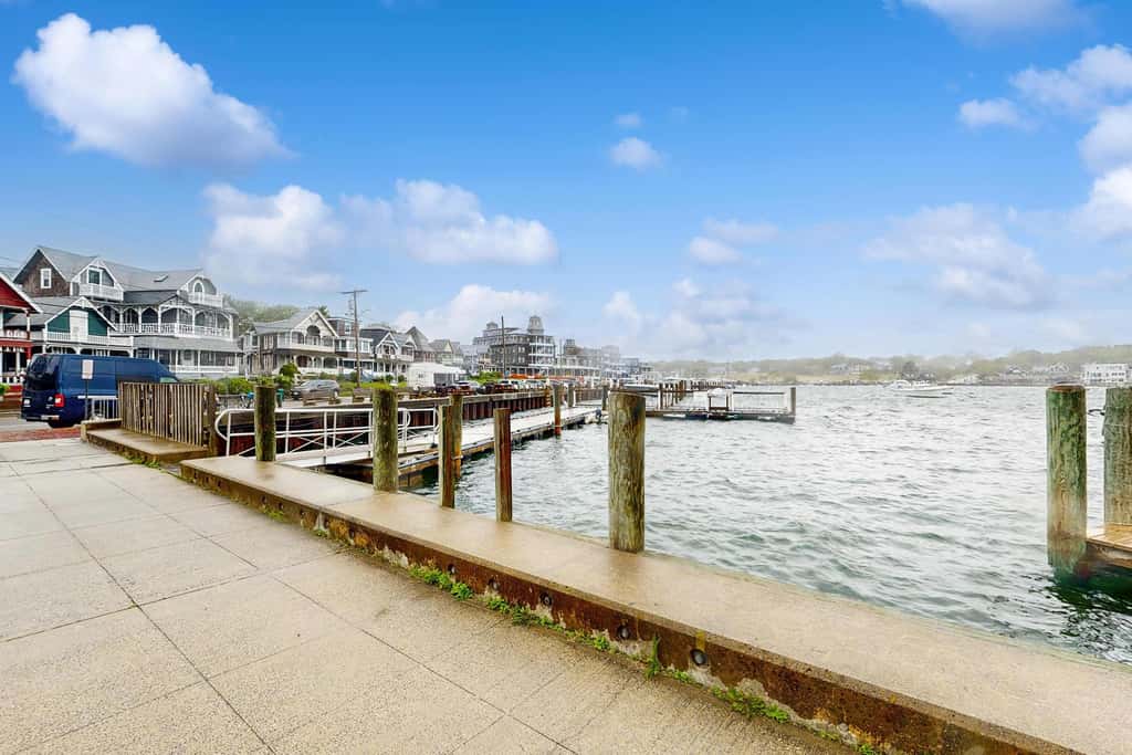 Cozy Downtown Studio - Walk to Ferry & Town