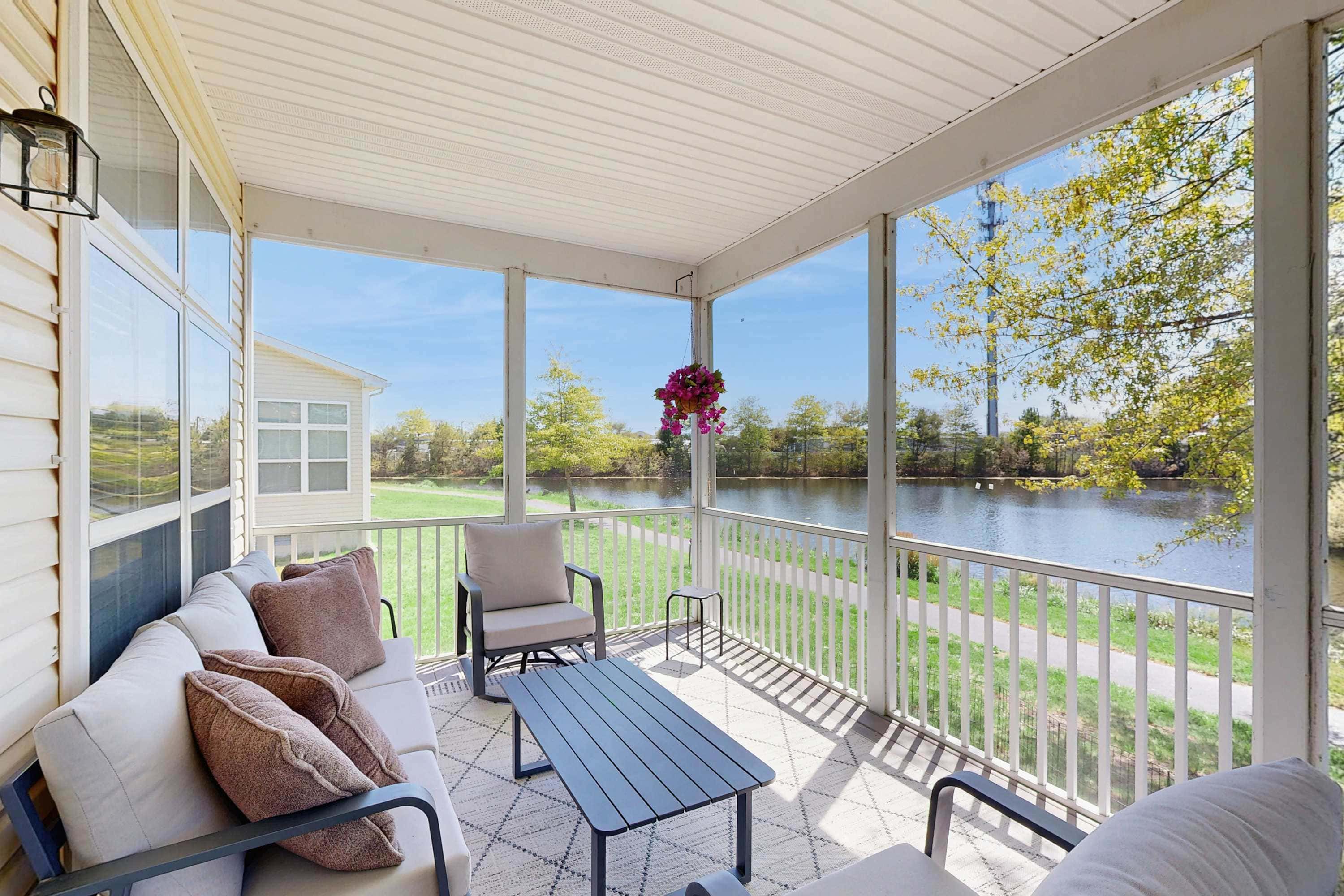 Swann Cove spacious house with community pool