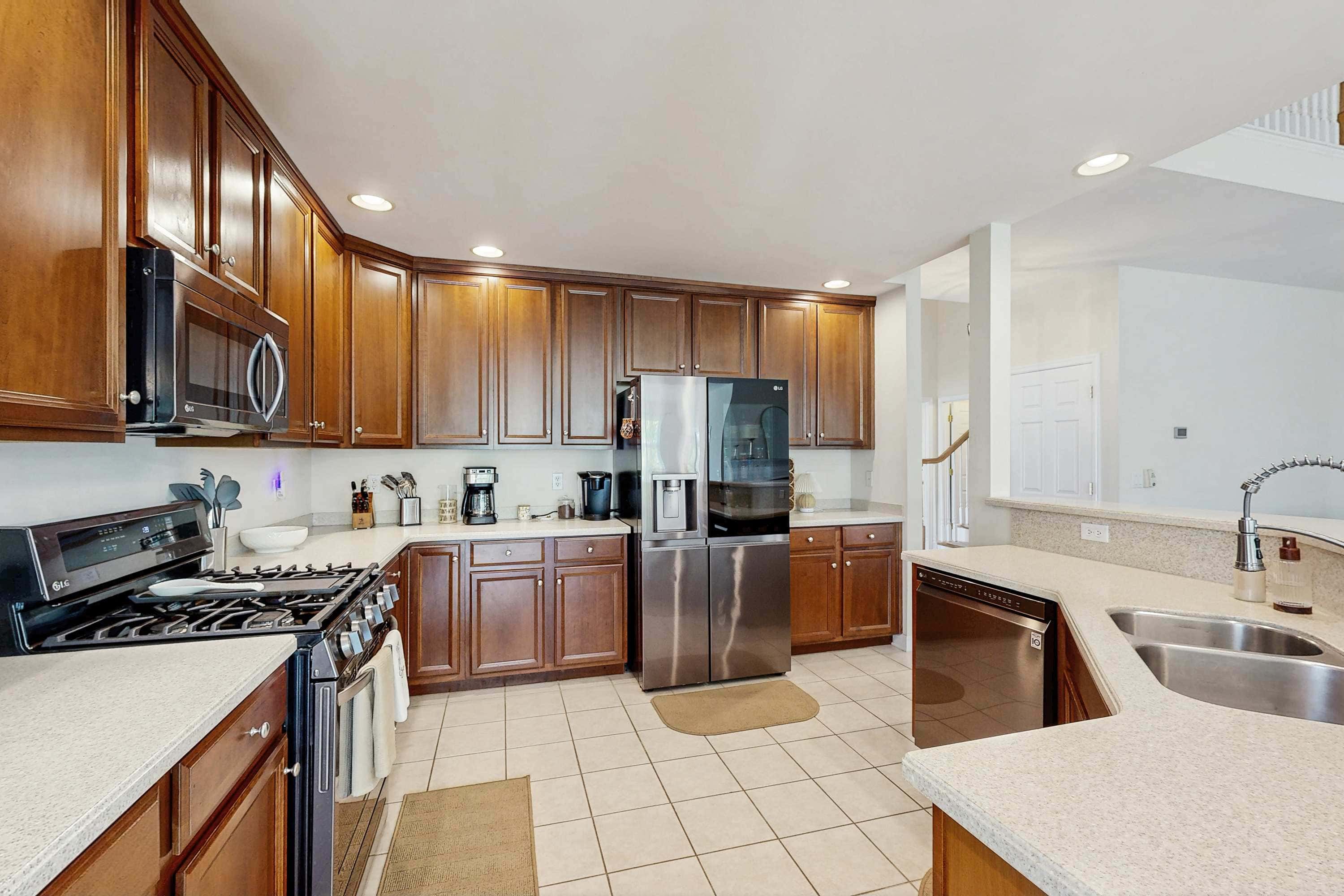 Swann Cove spacious house with community pool