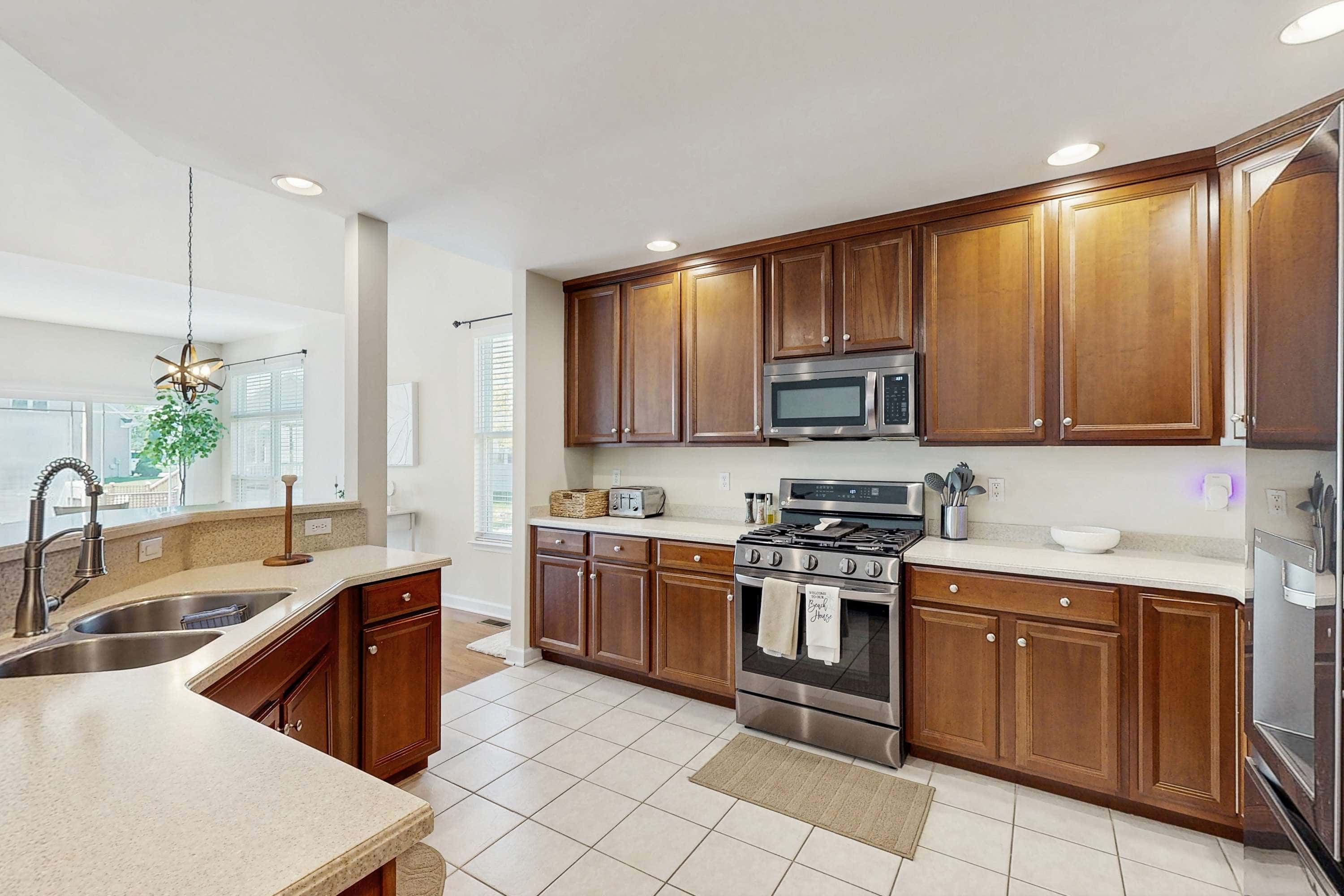 Swann Cove spacious house with community pool