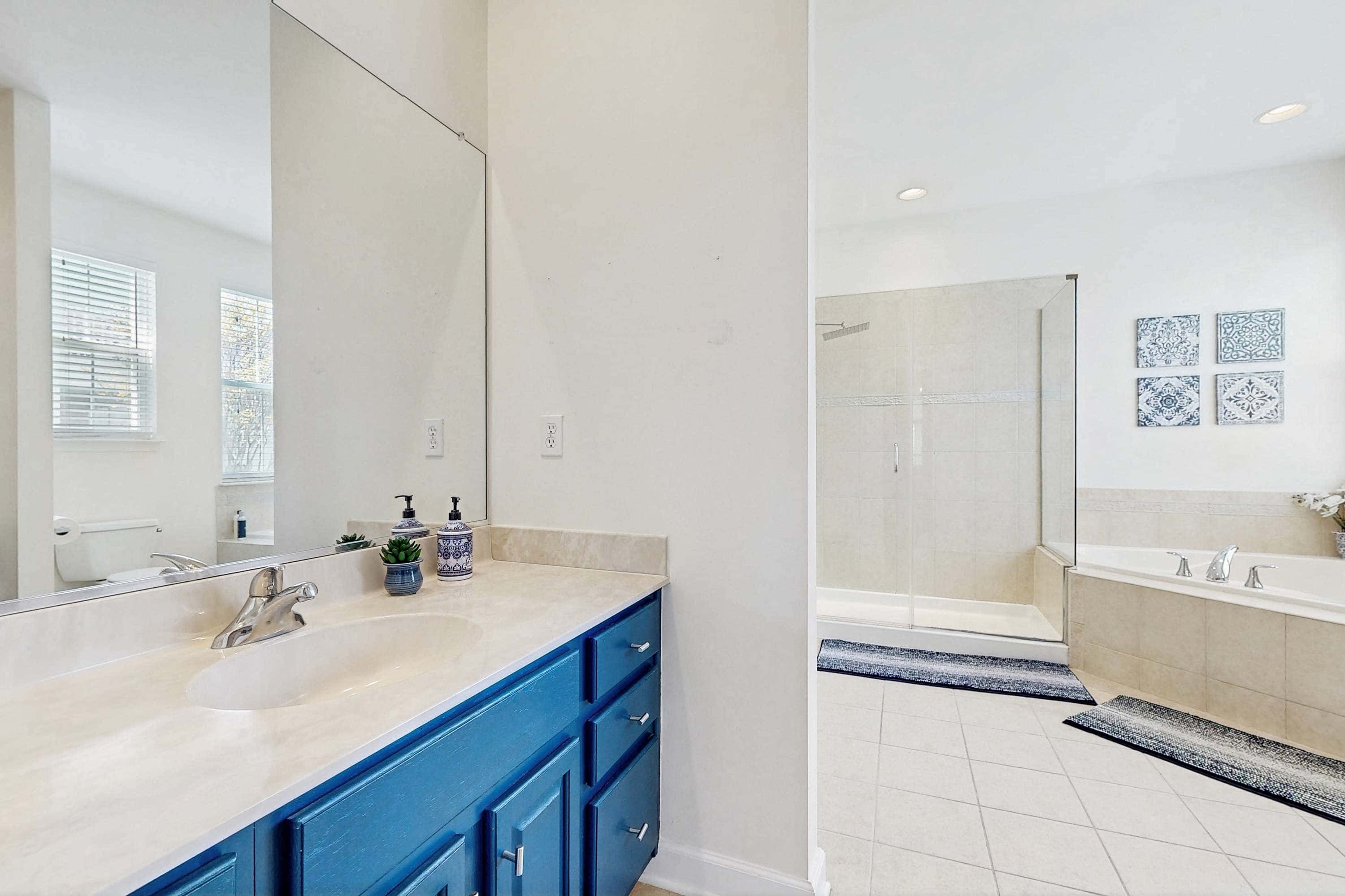 Swann Cove spacious house with community pool