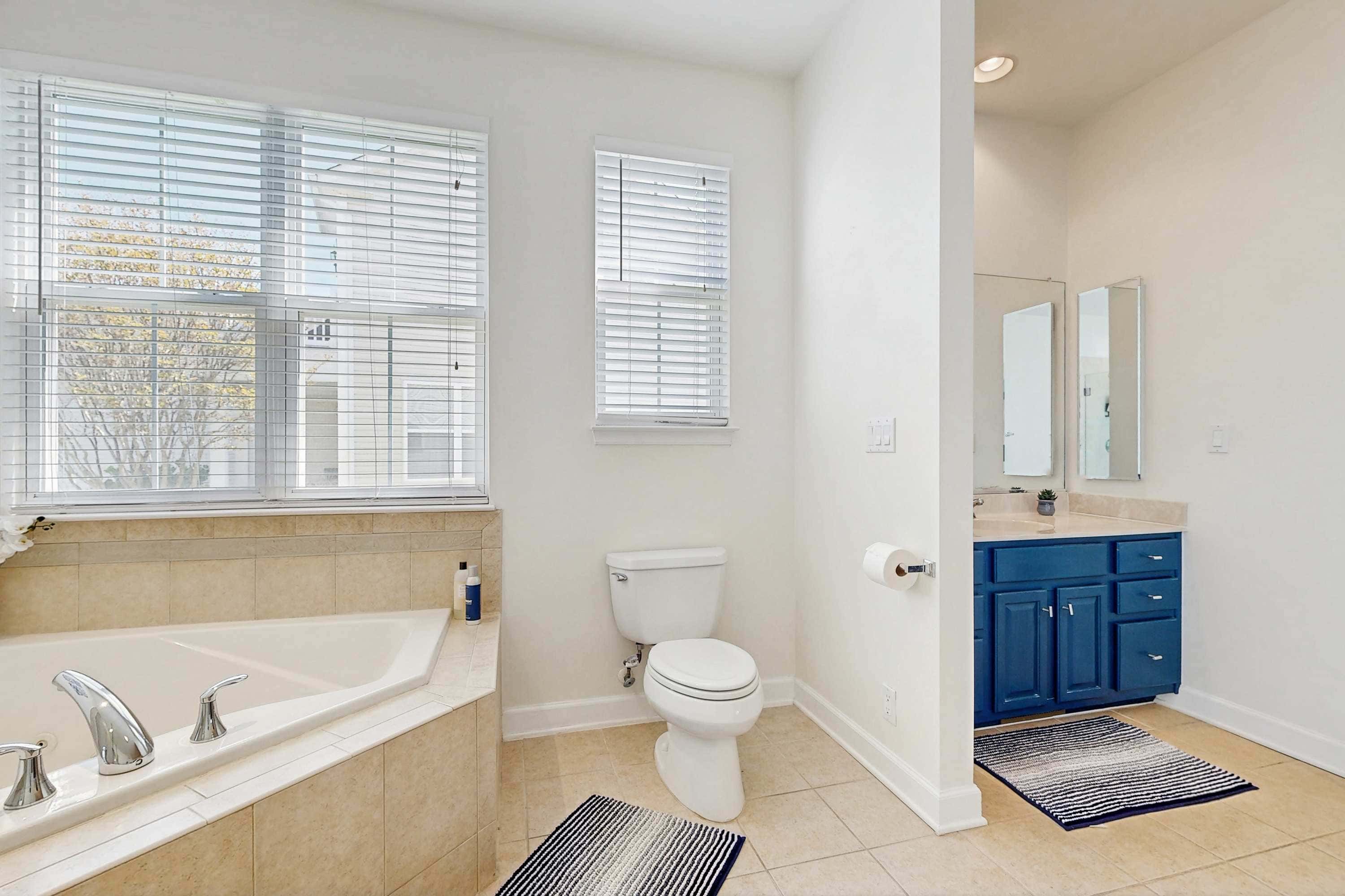 Swann Cove spacious house with community pool