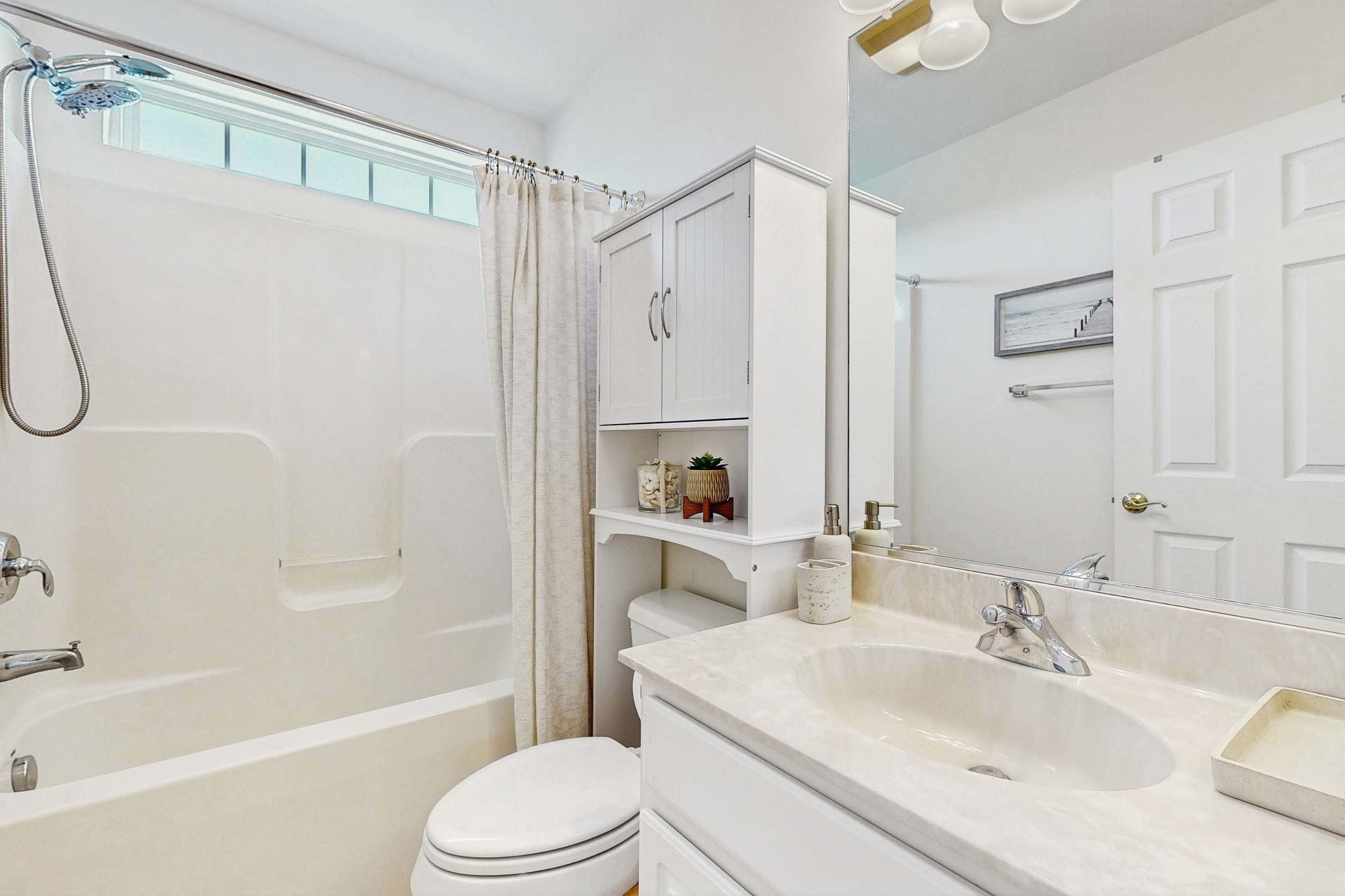 Swann Cove spacious house with community pool