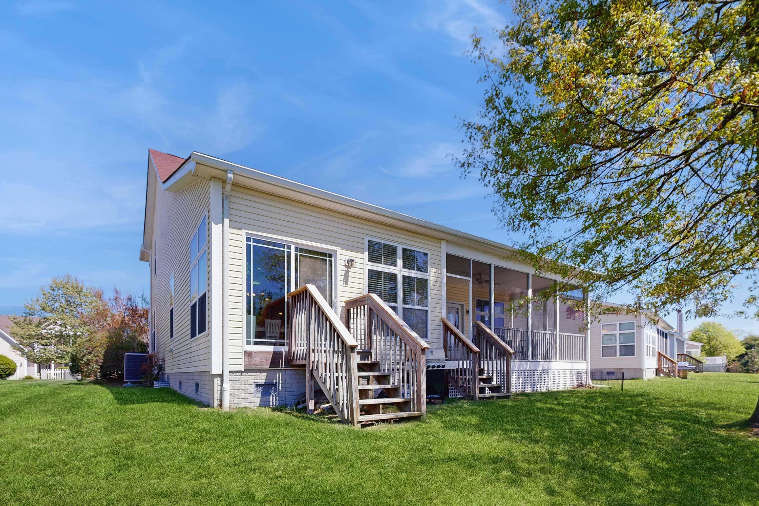 Swann Cove spacious house with community pool