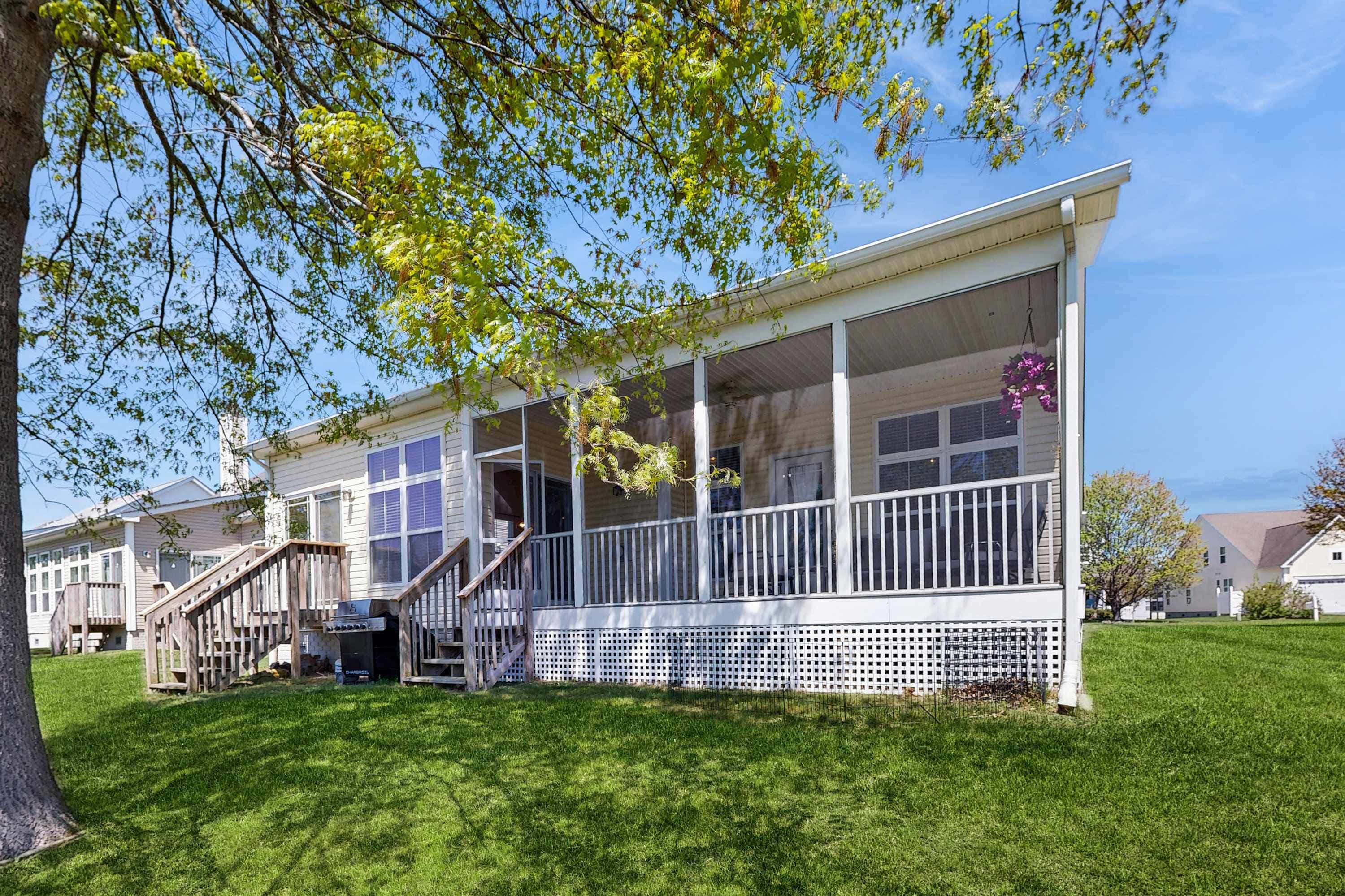 Swann Cove spacious house with community pool