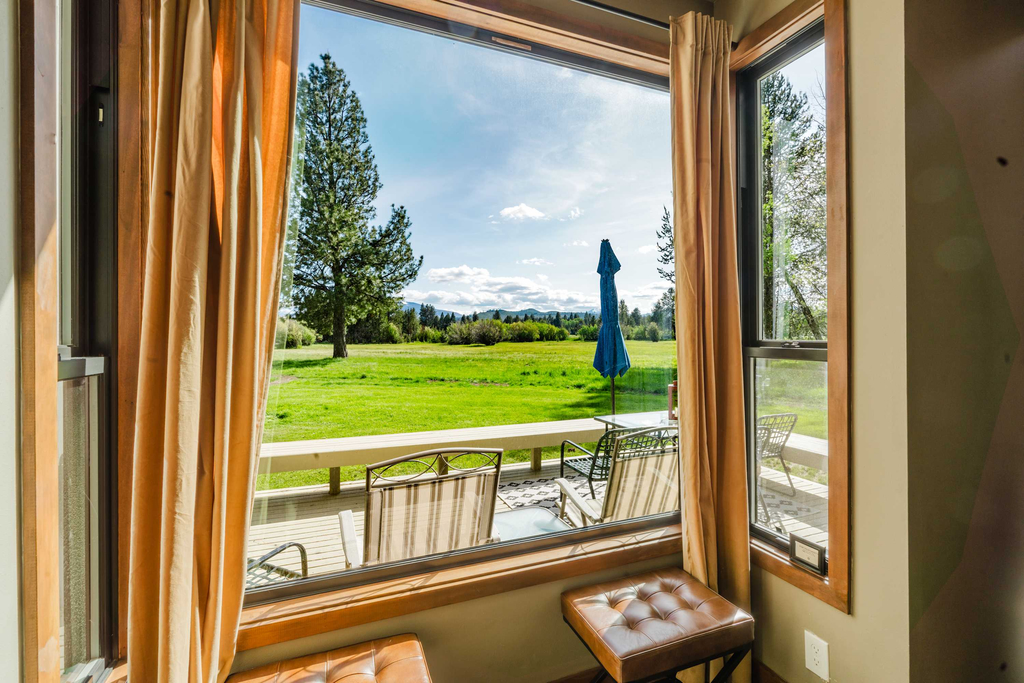 Lakeview Meadow Retreat