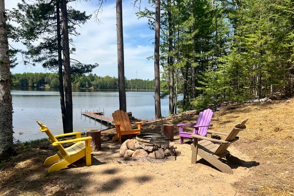 Towering Pines Cottage - newly built lakefront home