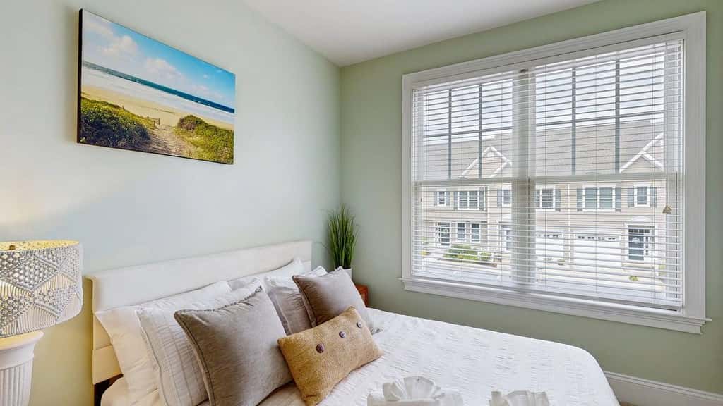 Heritage Village townhouse with community pool