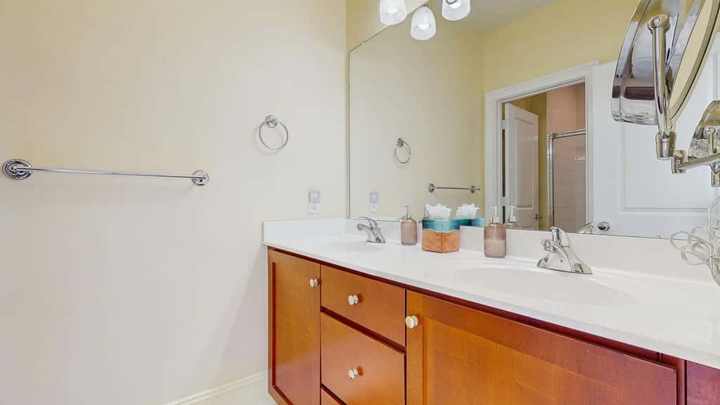 Heritage Village townhouse with community pool