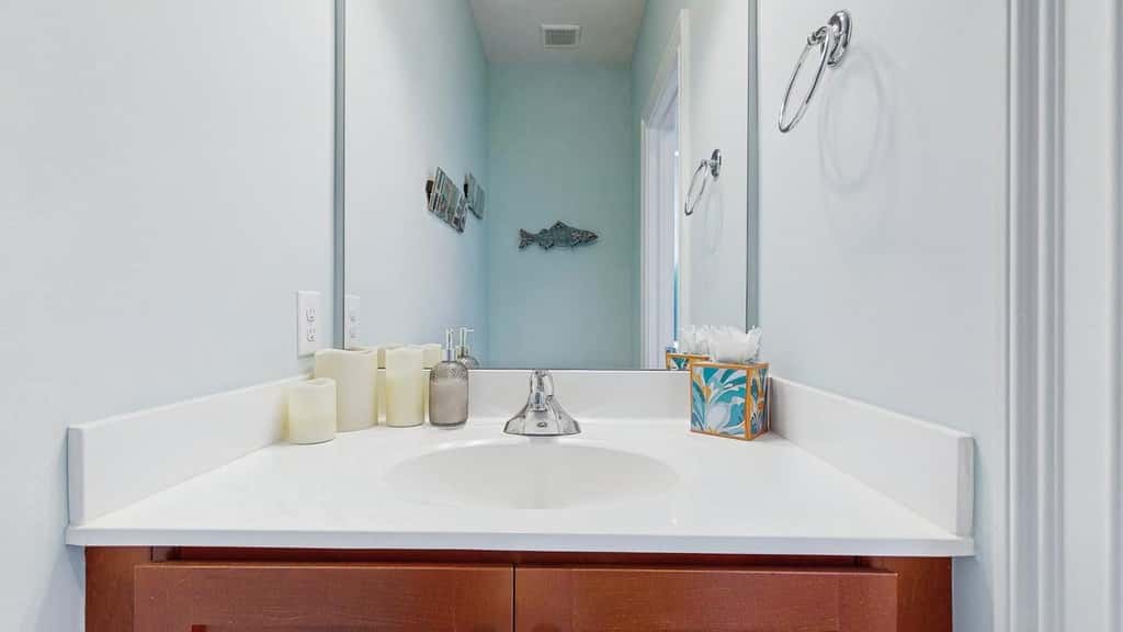 Heritage Village townhouse with community pool