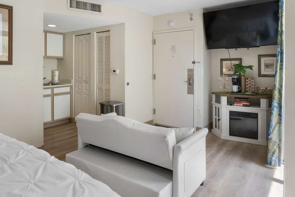 Your search for the perfect vacation spot ends here! This cozy, partial ocean-view king suite is tucked inside the beloved Bay Watch Resort in North Myrtle Beach, SC. Ideal for couples or small families, the condo is fully furnished with a plush king-sized bed and a comfy full-sized sleeper sofa, comfortably sleeping up to four guests.