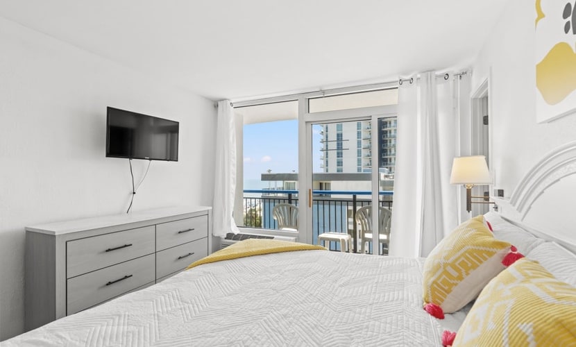 Are you looking for an updated vacation rental with stunning views? The search ends here! Welcome to this beautiful 6th floor ocean-view getaway at the Boardwalk Resort in Myrtle Beach, SC. This charming condo is fully furnished and thoughtfully stocked with everything you need for a relaxing and memorable vacation. Featuring a plush king-size bed, it comfortably accommodates up to two guests, perfect for couples or solo travelers seeking a peaceful beach escape.