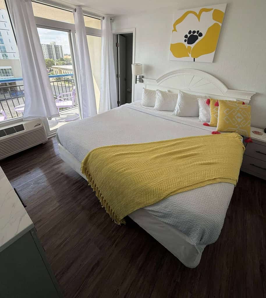 Are you looking for an updated vacation rental with stunning views? The search ends here! Welcome to this beautiful 6th floor ocean-view getaway at the Boardwalk Resort in Myrtle Beach, SC. This charming condo is fully furnished and thoughtfully stocked with everything you need for a relaxing and memorable vacation. Featuring a plush king-size bed, it comfortably accommodates up to two guests, perfect for couples or solo travelers seeking a peaceful beach escape.