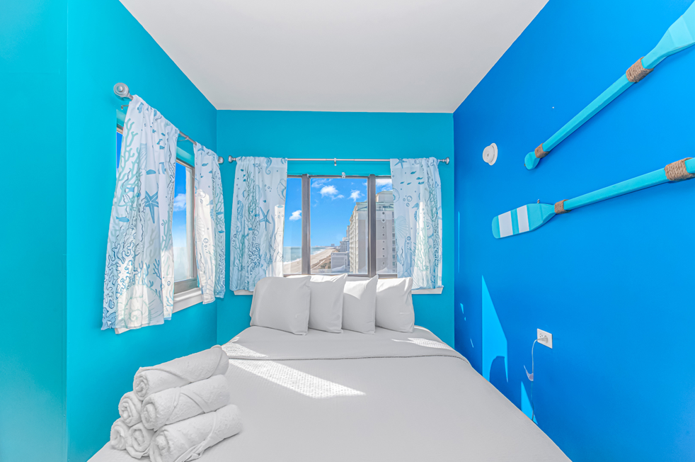 Check out this freshly renovated studio unit at the Palace resort! This sleek condo sits on the 7th floor of the resort, and offers stunning views of the ocean. Furnished with a sleeper sofa and a queen sized bed, this condo can comfortably accommodate a total of 4 guests