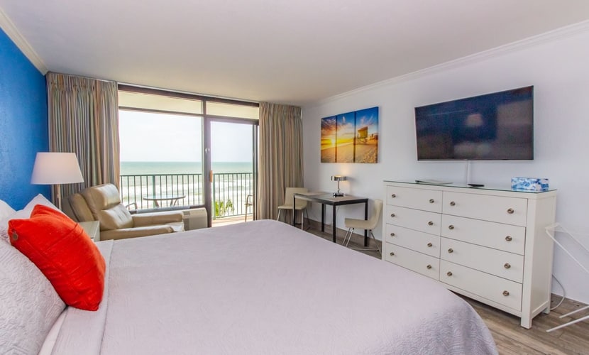 Looking to get away from it all and enjoy some relaxation with your special someone? This is the place for you! All the comforts of home but with spectacular views off the direct oceanfront private balcony. This completely remodeled oceanfront luxury studio is located at the North end of the "Golden Mile" - close enough to walk to local restaurants and attractions without being in the thick of the crowds.
Important Notice: Balcony Railing Coating Project
The Balcony Railing Coating Project will be underway for approximately 6–8 weeks (weather permitting), with completion expected by mid to late January.
During this period, signage will be placed on sliding glass doors to inform guests when balcony work is taking place. Please remind guests not to touch the railings, as they will be in various stages of coating and drying.
Please note:
Balcony access will be restricted only while work is being performed on that specific stack.