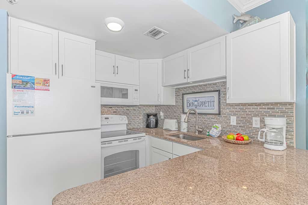 Check out this recently renovated, 21st floor direct oceanfront studio at the Palace Resort. Palace 2102 offers sweeping ocean views and a fun, stylish beach themed vibe that makes it an ideal spot for your Myrtle Beach getaway. With a queen sized bed and a queen sleeper sofa, the studio comfortably accommodates up to four guests.